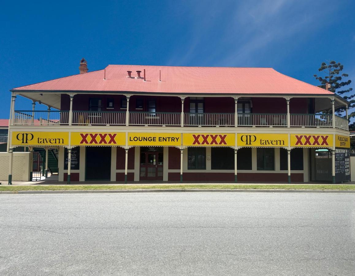 Queensport Tavern And Motel Brisbane Exteriör bild
